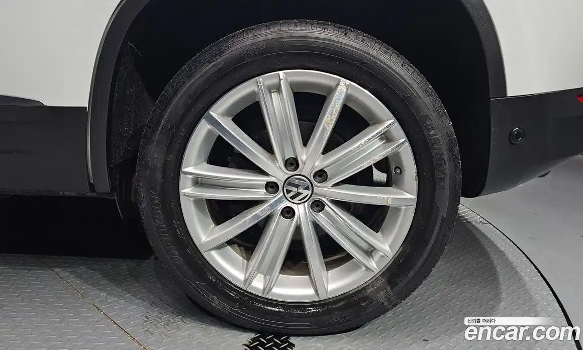 Volkswagen Tiguan 2015 2.0 Автомат в Москве № 199269, фото 11