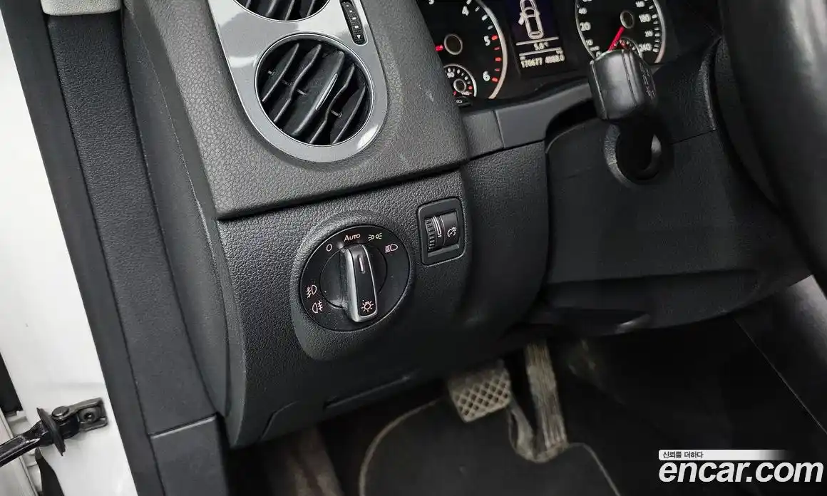 Volkswagen Tiguan 2015 2.0 Автомат в Москве № 199269, фото 14