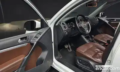 Volkswagen Tiguan 2015 2.0 Автомат в Москве № 199269, миниатюра 3