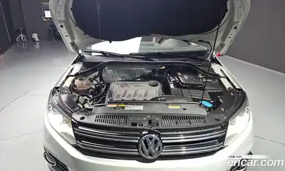 Volkswagen Tiguan 2015 2.0 Автомат в Москве № 199269, миниатюра 4