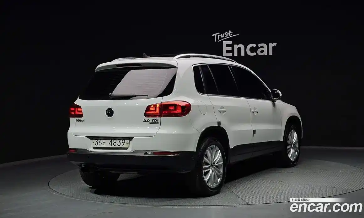 Volkswagen Tiguan 2015 2.0 Автомат в Москве № 199269, фото 5