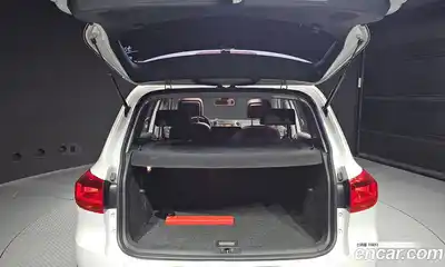 Volkswagen Tiguan 2015 2.0 Автомат в Москве № 199269, миниатюра 8