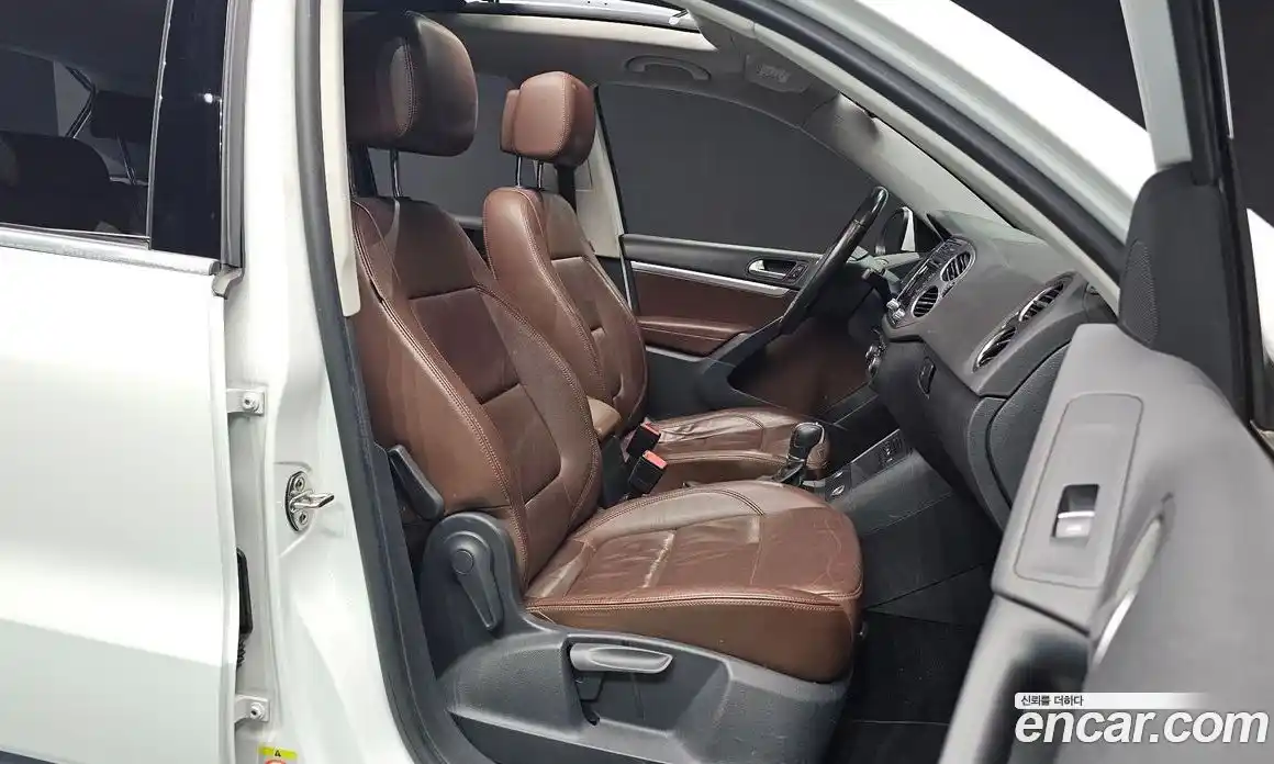 Volkswagen Tiguan 2015 2.0 Автомат в Москве № 199269, фото 9