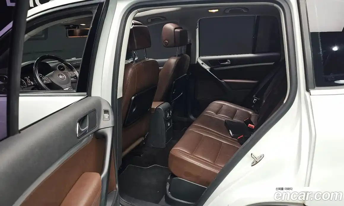 Volkswagen Tiguan 2015 2.0 Автомат в Москве № 199269, фото 10