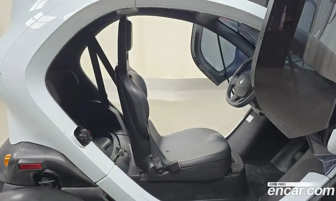 Renault Twizy 2020 0.1 Автомат в Москве № 203968, фото 12