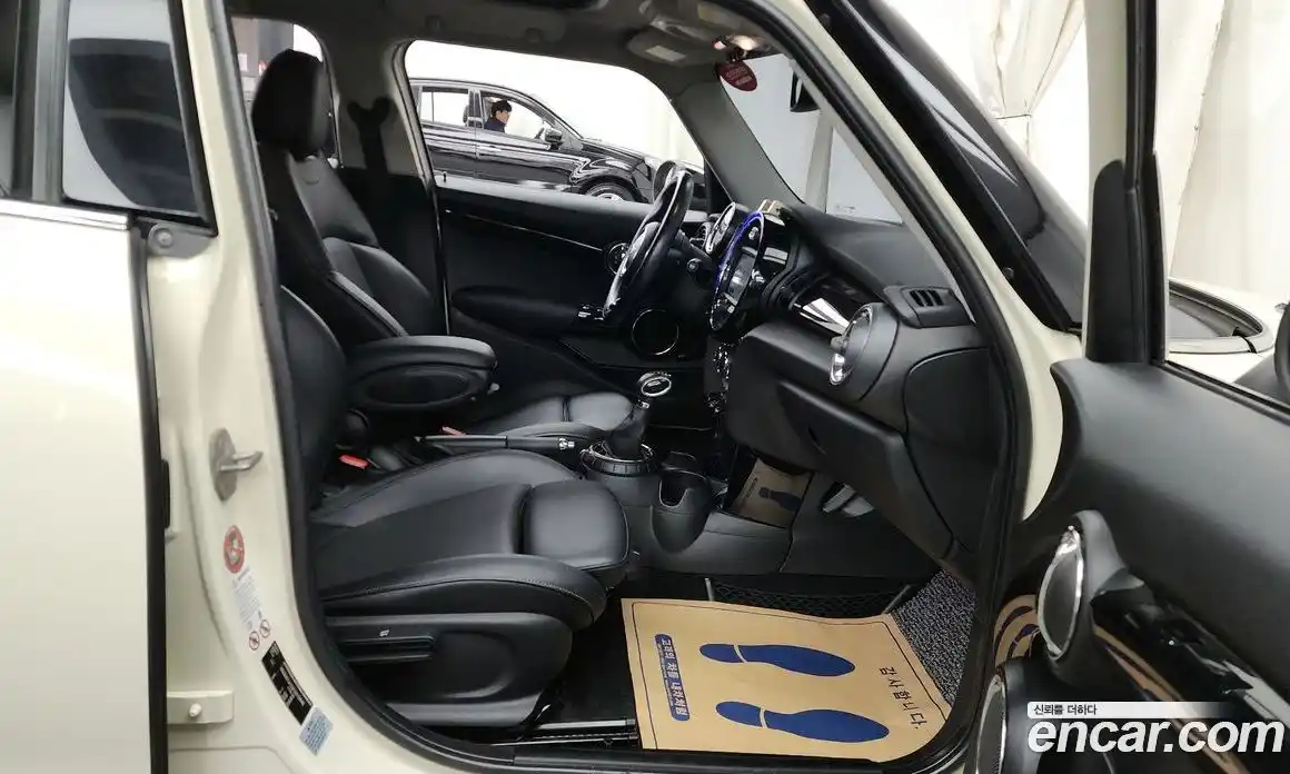 Mini Cooper 2015 1.5 Автомат в Москве № 211364, фото 11