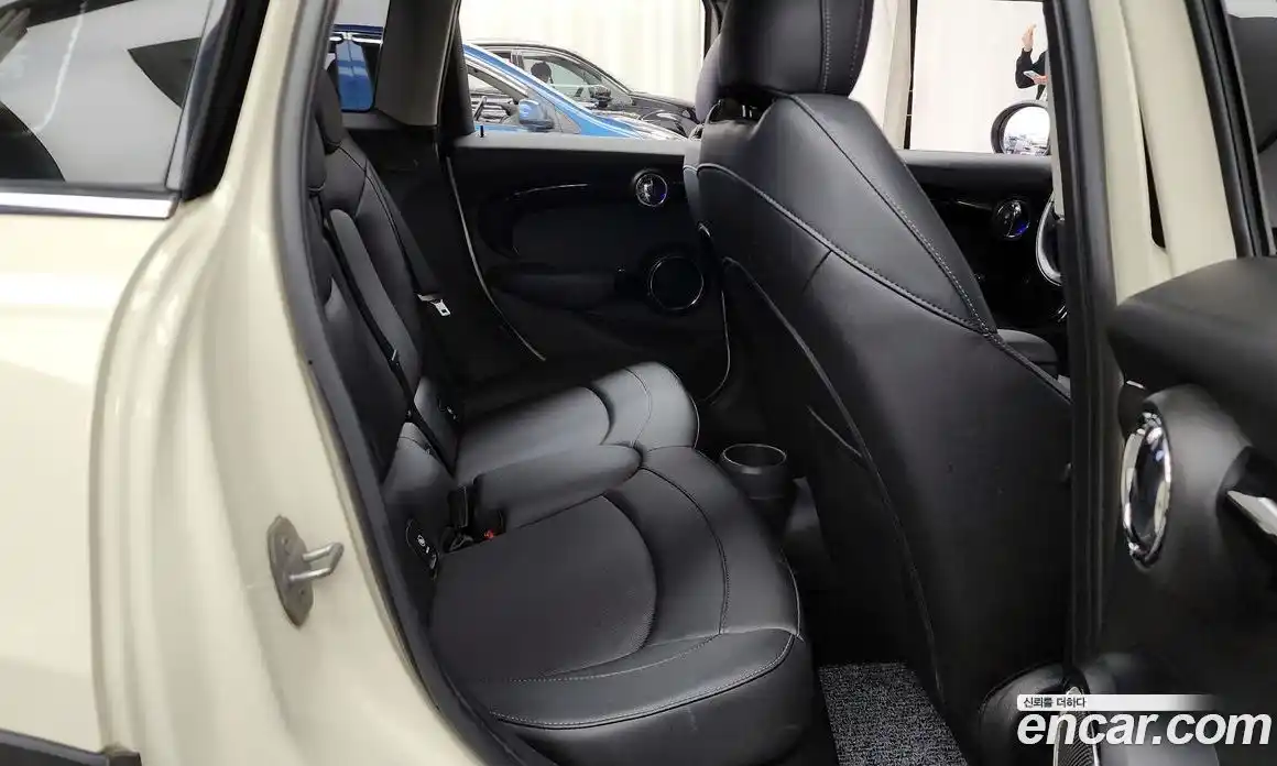 Mini Cooper 2015 1.5 Автомат в Москве № 211364, фото 12