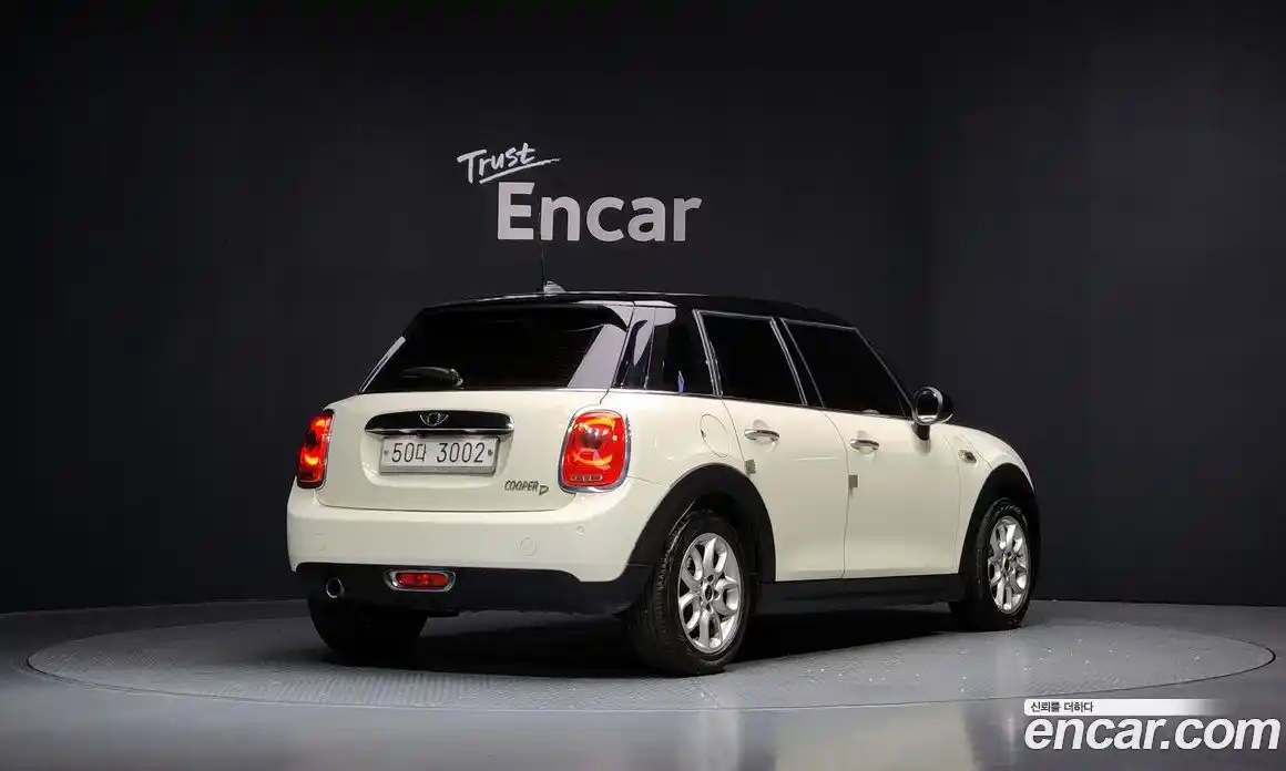 Mini Cooper 2015 1.5 Автомат в Москве № 211364, фото 17