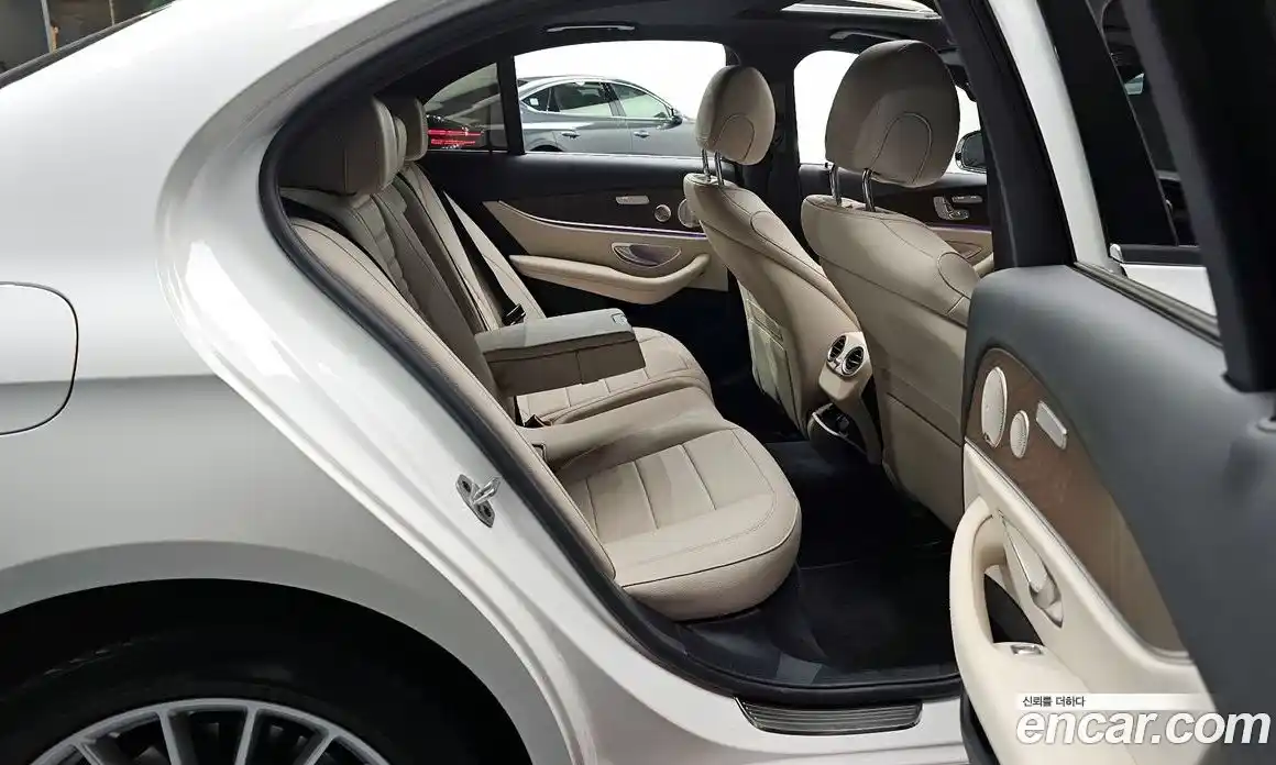 Mercedes-Benz E-Class 2023 1.9 Автомат в Москве № 211909, фото 12