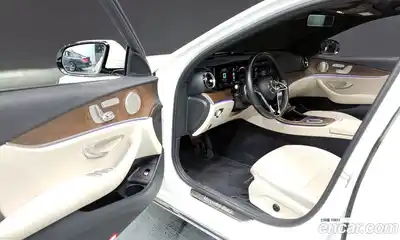 Mercedes-Benz E-Class 2023 1.9 Автомат в Москве № 211909, миниатюра 10