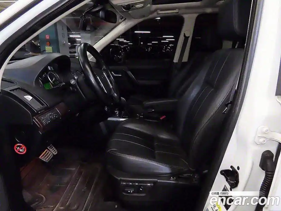 Land Rover Freelander 2012 2.2 Автомат в Москве № 217256, фото 6