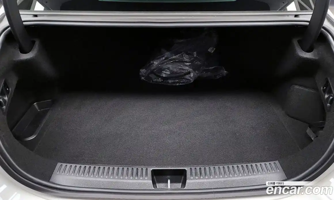 Mercedes-Benz E-Class 2025 2.0 Автомат в Москве № 229445, фото 16