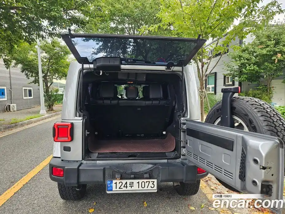 Jeep Wrangler 2015 2.8 Автомат в Москве № 232773, фото 13