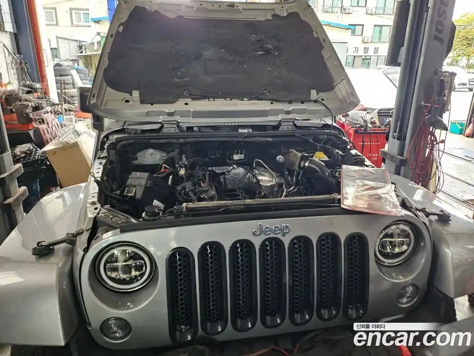 Jeep Wrangler 2015 2.8 Автомат в Москве № 232773, фото 18