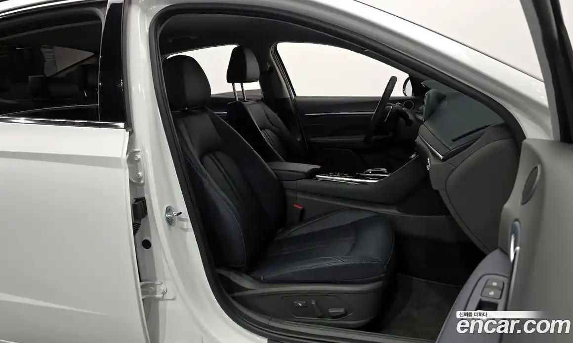 Hyundai Sonata 2022 1.6 Автомат в Москве № 244560, фото 20