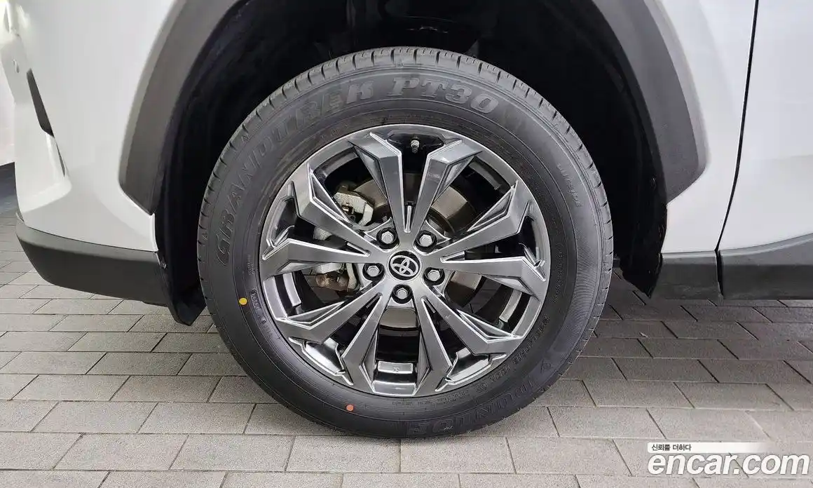 Toyota RAV4 2024 2.5 Автомат в Москве № 279256, фото 4