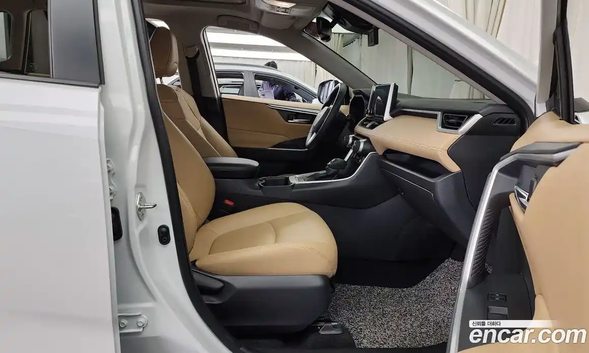 Toyota RAV4 2024 2.5 Автомат в Москве № 279256, фото 10