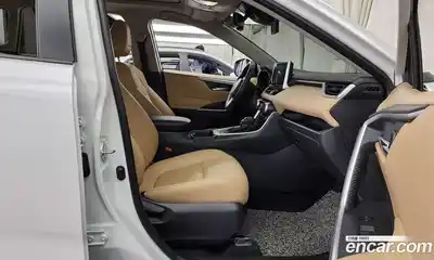 Toyota RAV4 2024 2.5 Автомат в Москве № 279256, миниатюра 10