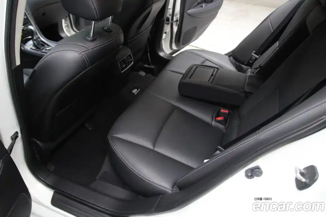 Infiniti Q50 2015 2.1 Автомат в Москве № 305570, фото 12