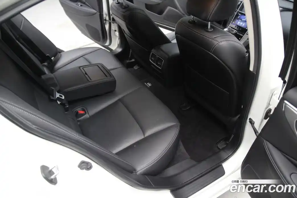 Infiniti Q50 2015 2.1 Автомат в Москве № 305570, фото 14