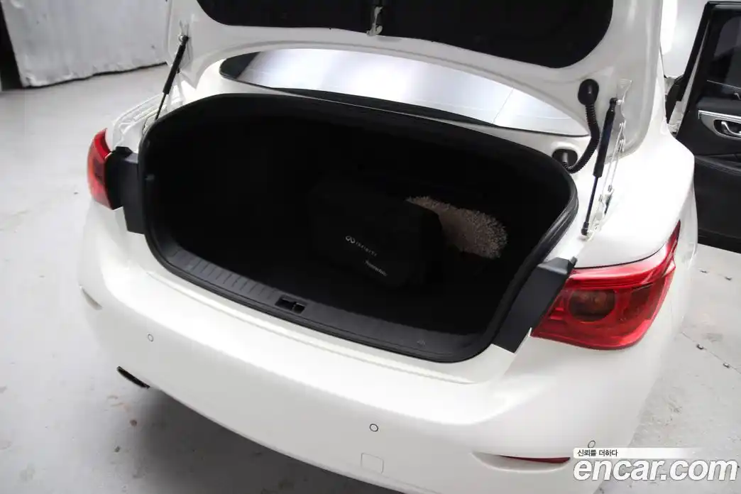 Infiniti Q50 2015 2.1 Автомат в Москве № 305570, фото 7