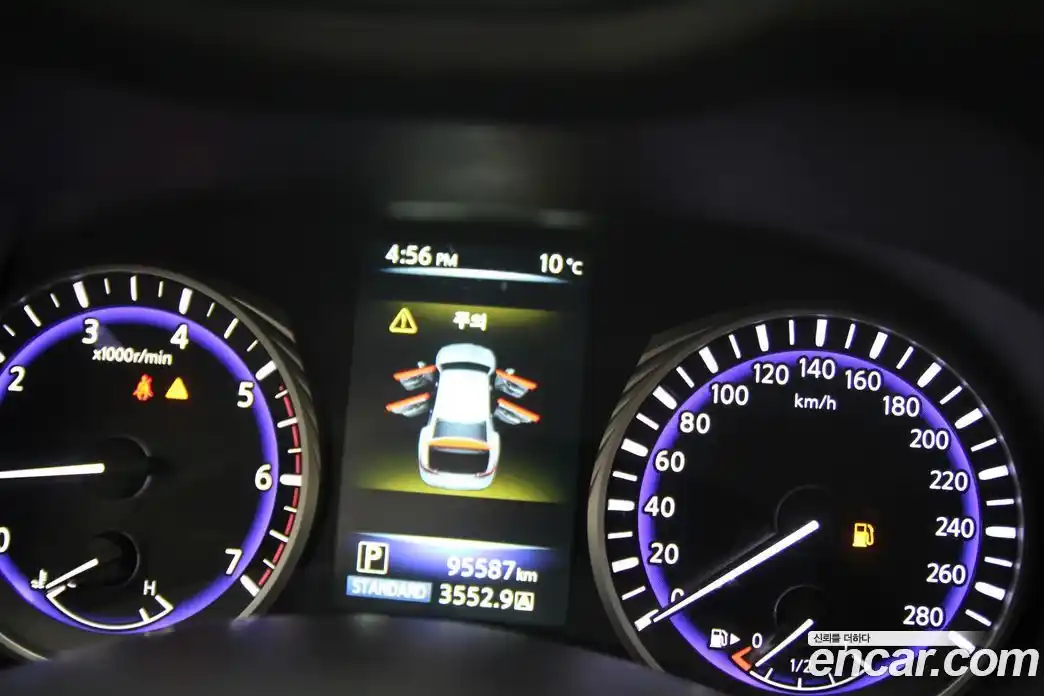 Infiniti Q50 2015 2.1 Автомат в Москве № 305570, фото 8