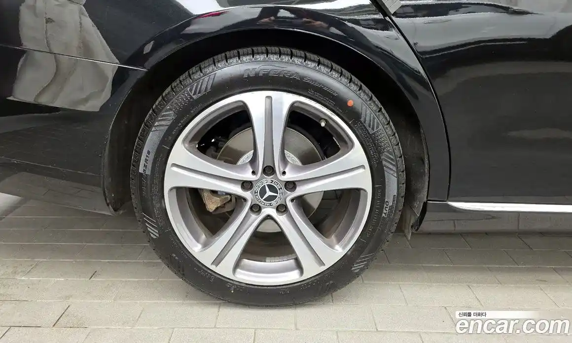 Mercedes-Benz E-Class 2019 2.0 Автомат в Москве № 311612, фото 3