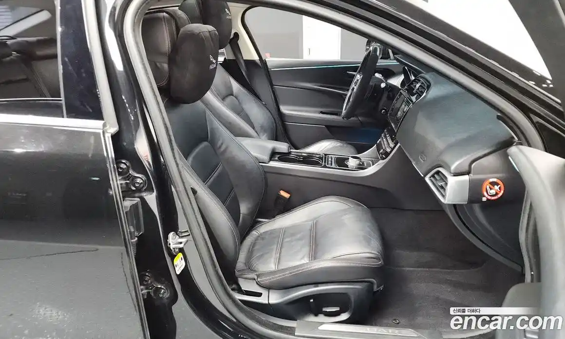 Jaguar XE 2016 2.0 Автомат в Москве № 320223, фото 9