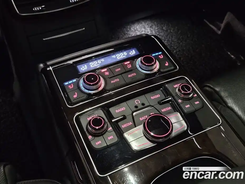 Audi A8 2014 4.1 Автомат в Москве № 373605, фото 16