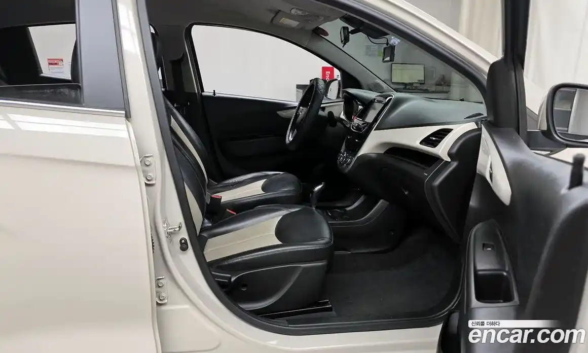 Chevrolet Spark 2016 1.0 Автомат в Москве № 37575, фото 13