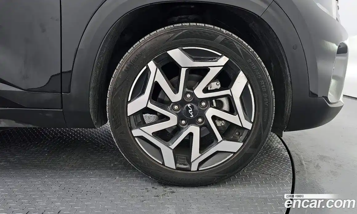 Kia Seltos 2023 2.0 Автомат в Москве № 451772, фото 4