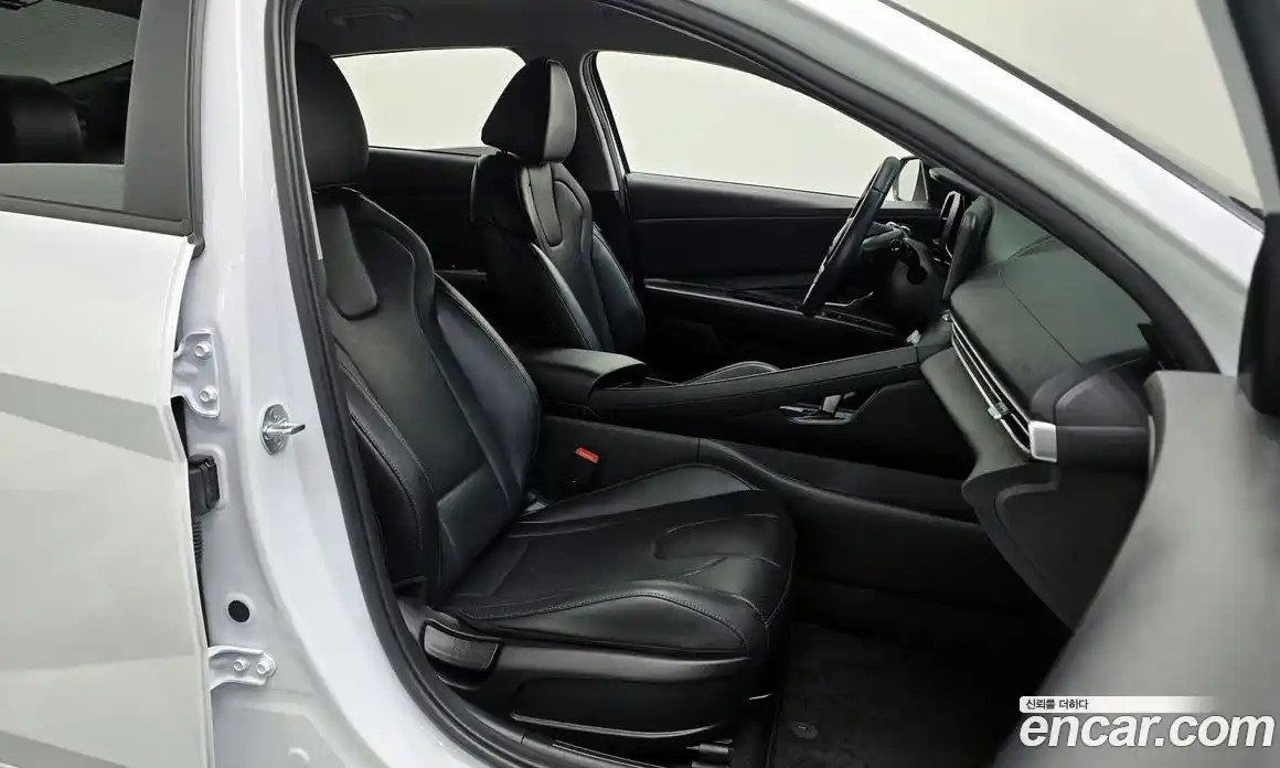 Hyundai Avante 2023 1.6 Автомат в Москве № 111205, фото 8