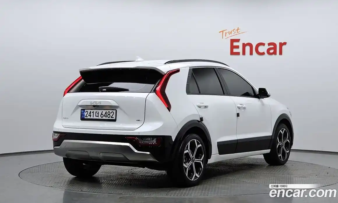 Kia Niro 2022 1.6 Автомат в Москве № 114337, фото 4