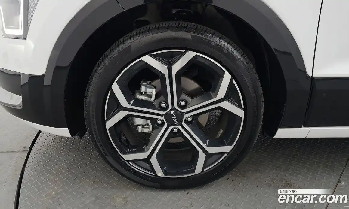 Kia Niro 2022 1.6 Автомат в Москве № 114337, фото 5