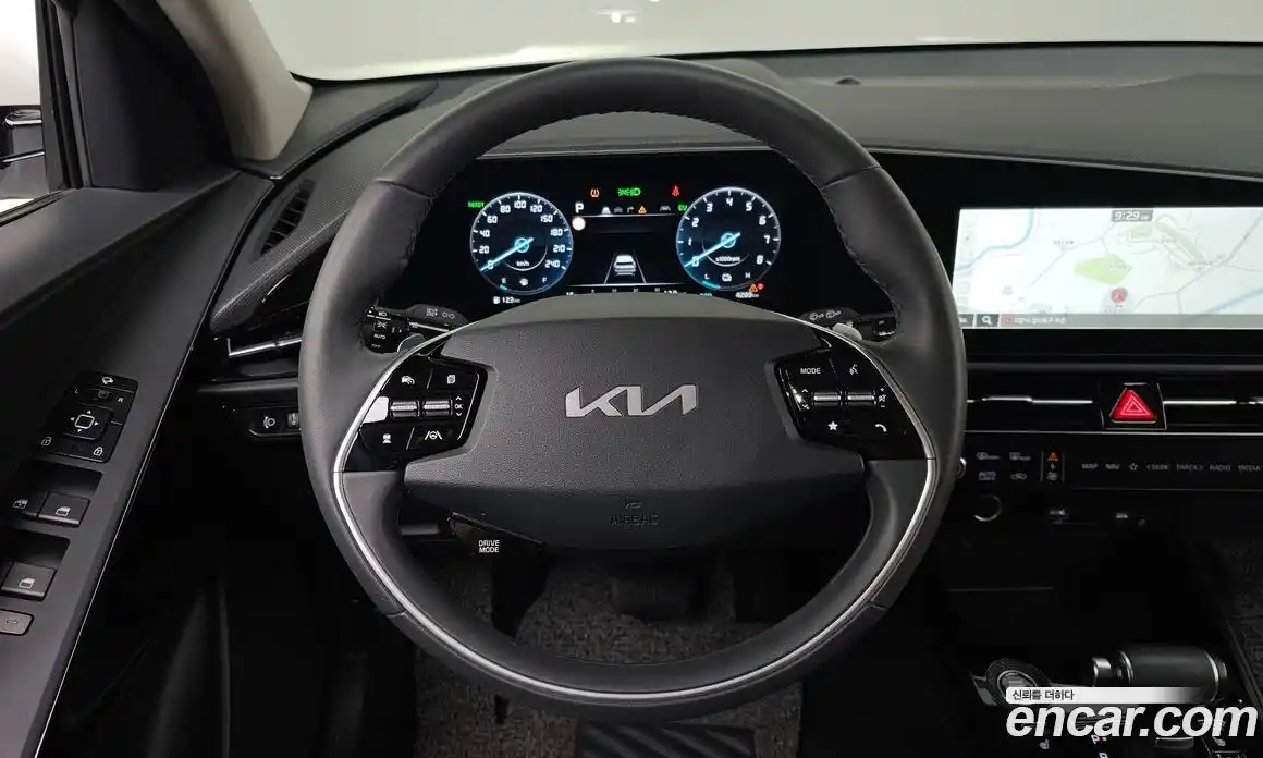 Kia Niro 2022 1.6 Автомат в Москве № 114337, фото 6