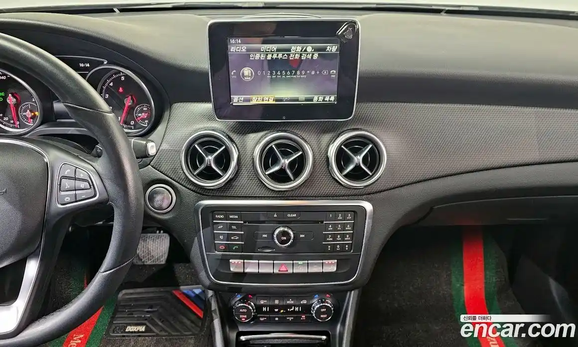 Mercedes-Benz GLA-Class 2018 2.0 Автомат в Москве № 138324, фото 16