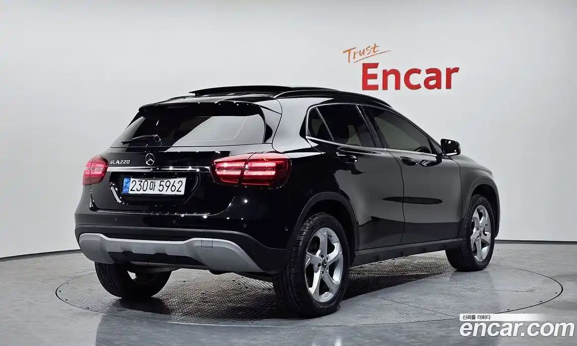 Mercedes-Benz GLA-Class 2018 2.0 Автомат в Москве № 138324, фото 10