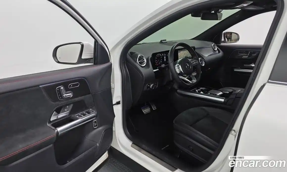 Mercedes-Benz GLA-Class 2023 2.0 Автомат в Москве № 142287, фото 3