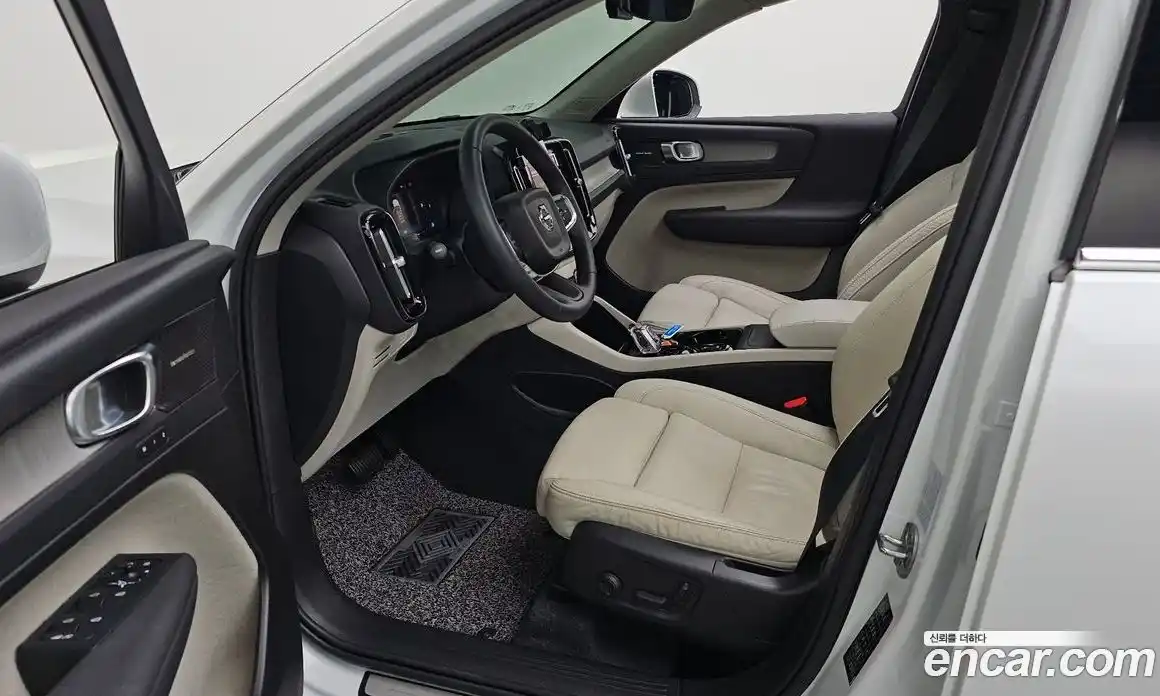 Volvo XC40 2023 2.0 Автомат в Москве № 164279, фото 11