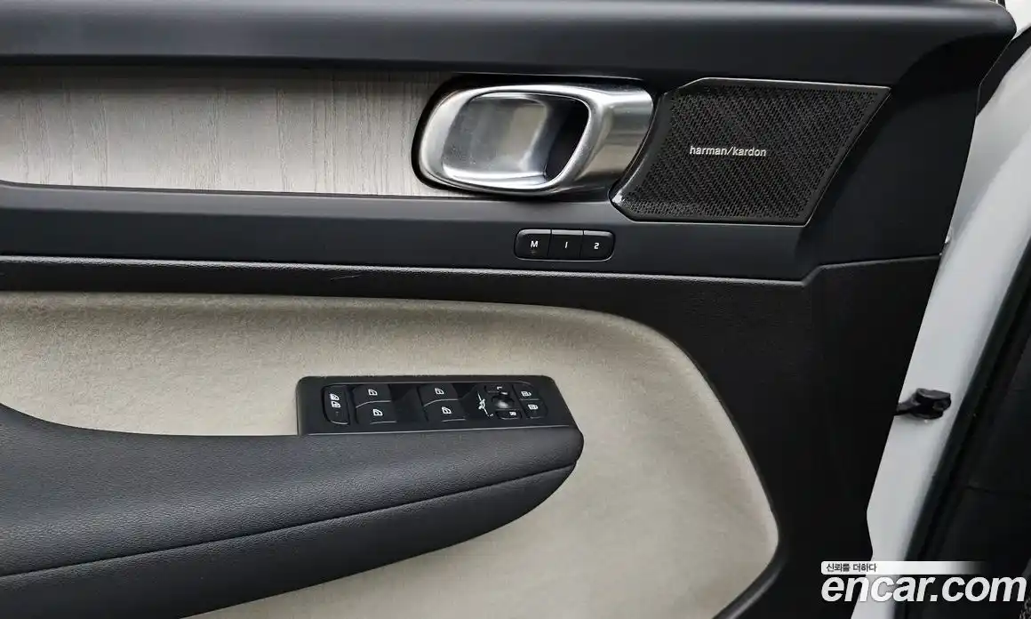 Volvo XC40 2023 2.0 Автомат в Москве № 164279, фото 17