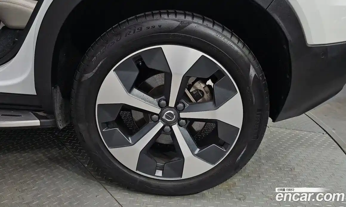 Volvo XC40 2023 2.0 Автомат в Москве № 164279, фото 5