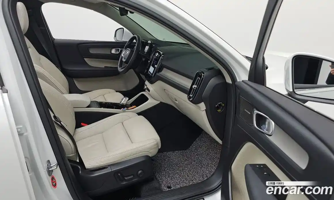 Volvo XC40 2023 2.0 Автомат в Москве № 164279, фото 10