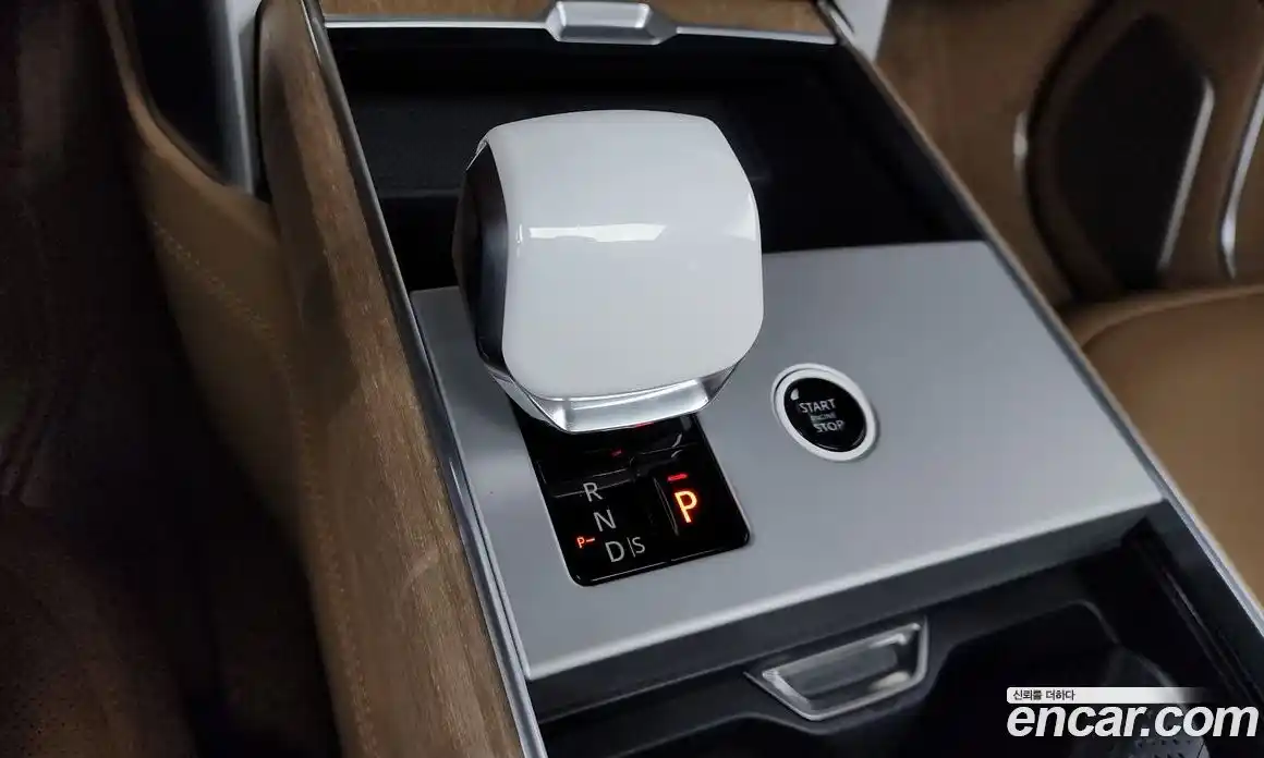 Land Rover Range-Rover 2024 4.4 Автомат в Москве № 166029, фото 17