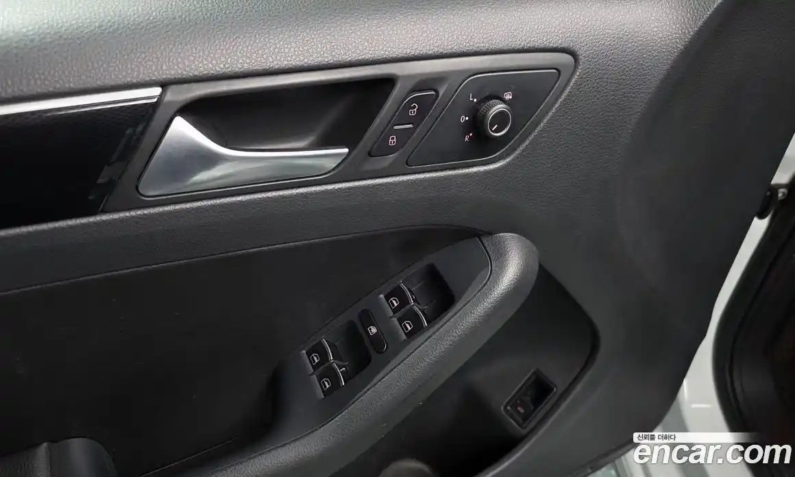 Volkswagen Jetta 2015 2.0 Автомат в Москве № 169062, фото 4