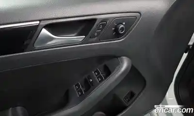 Volkswagen Jetta 2015 2.0 Автомат в Москве № 169062, миниатюра 4