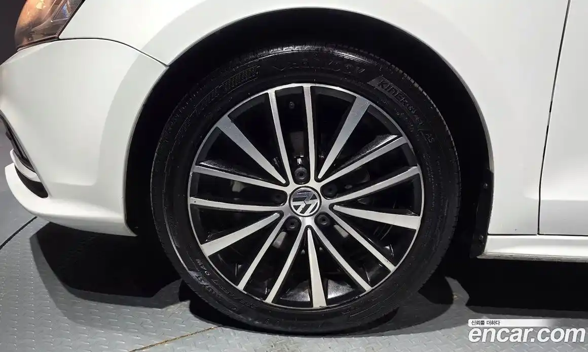 Volkswagen Jetta 2015 2.0 Автомат в Москве № 169062, фото 6