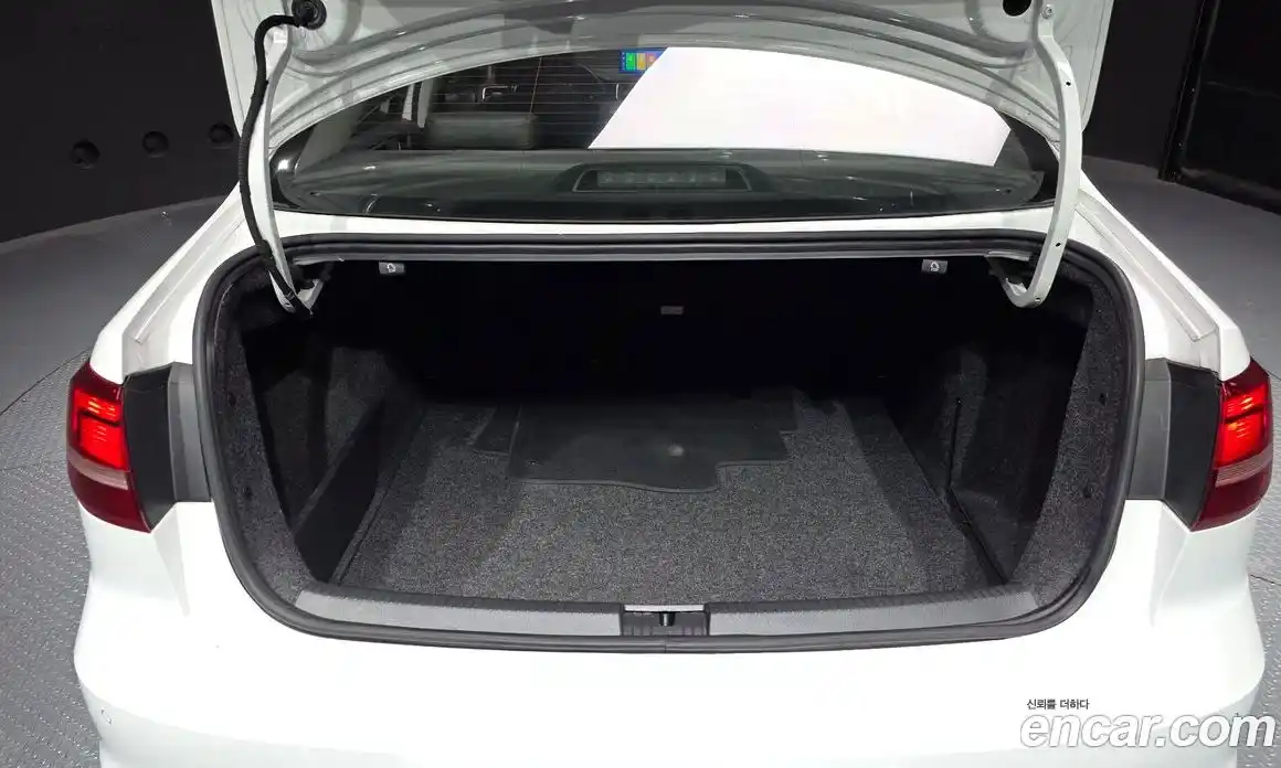 Volkswagen Jetta 2015 2.0 Автомат в Москве № 169062, фото 7