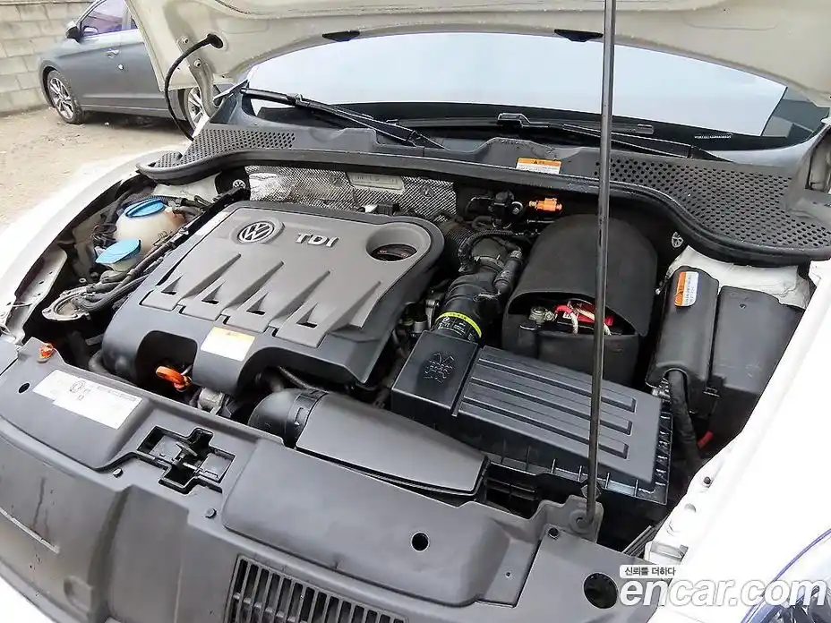 Volkswagen Beatle 2013 2.0 Автомат в Москве № 169270, фото 18