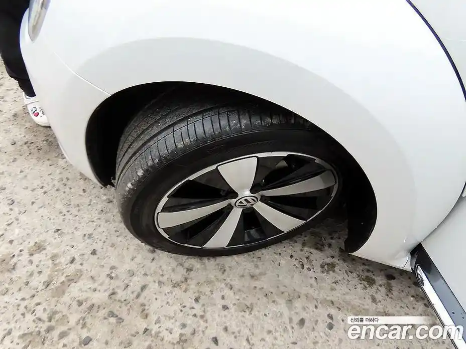 Volkswagen Beatle 2013 2.0 Автомат в Москве № 169270, фото 19