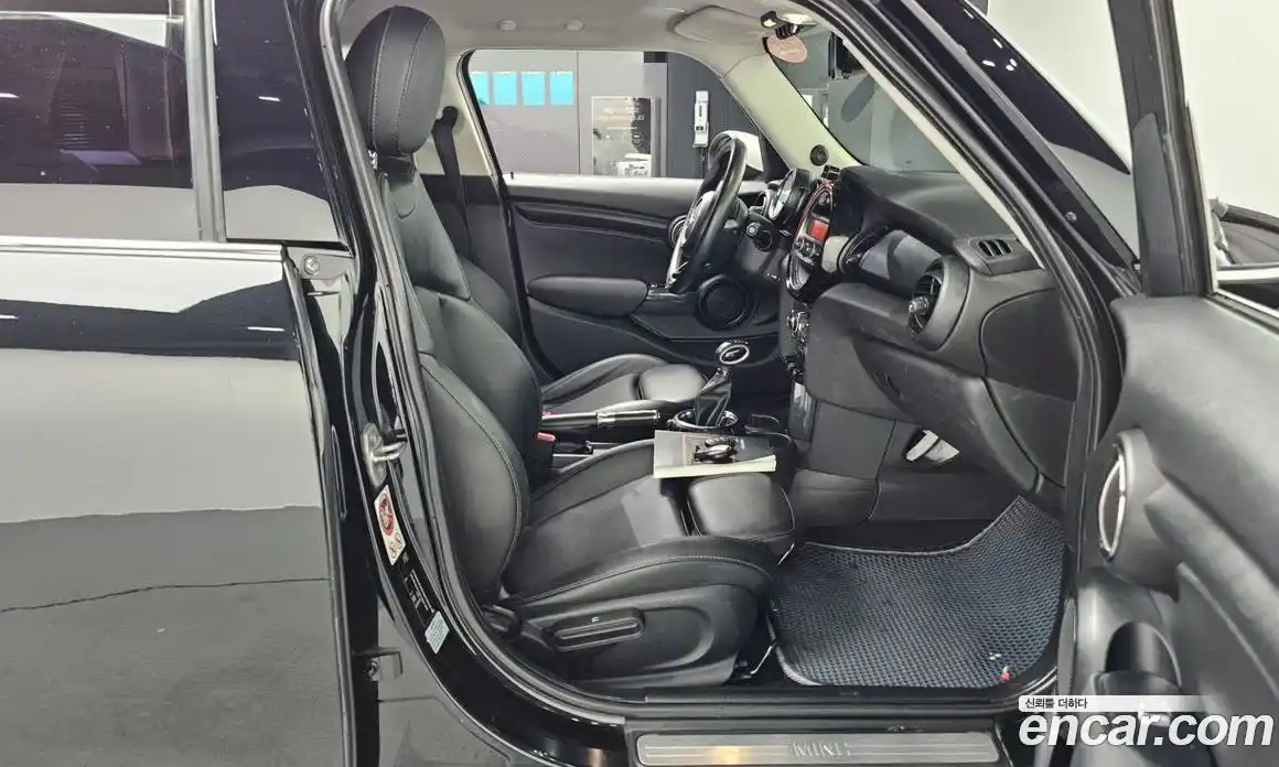 Mini Cooper 2015 1.5 Автомат в Москве № 172195, фото 11